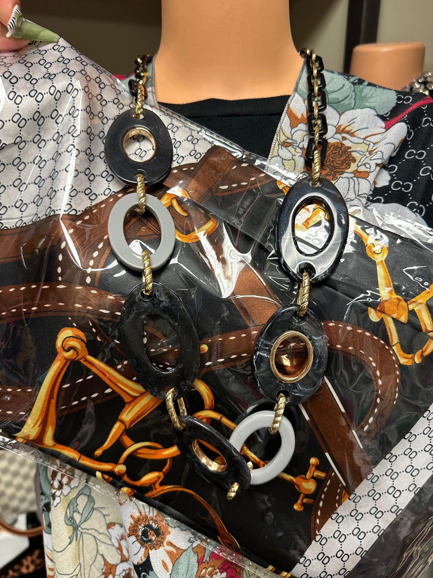 Round Link Necklace & Black Scarf Bundle