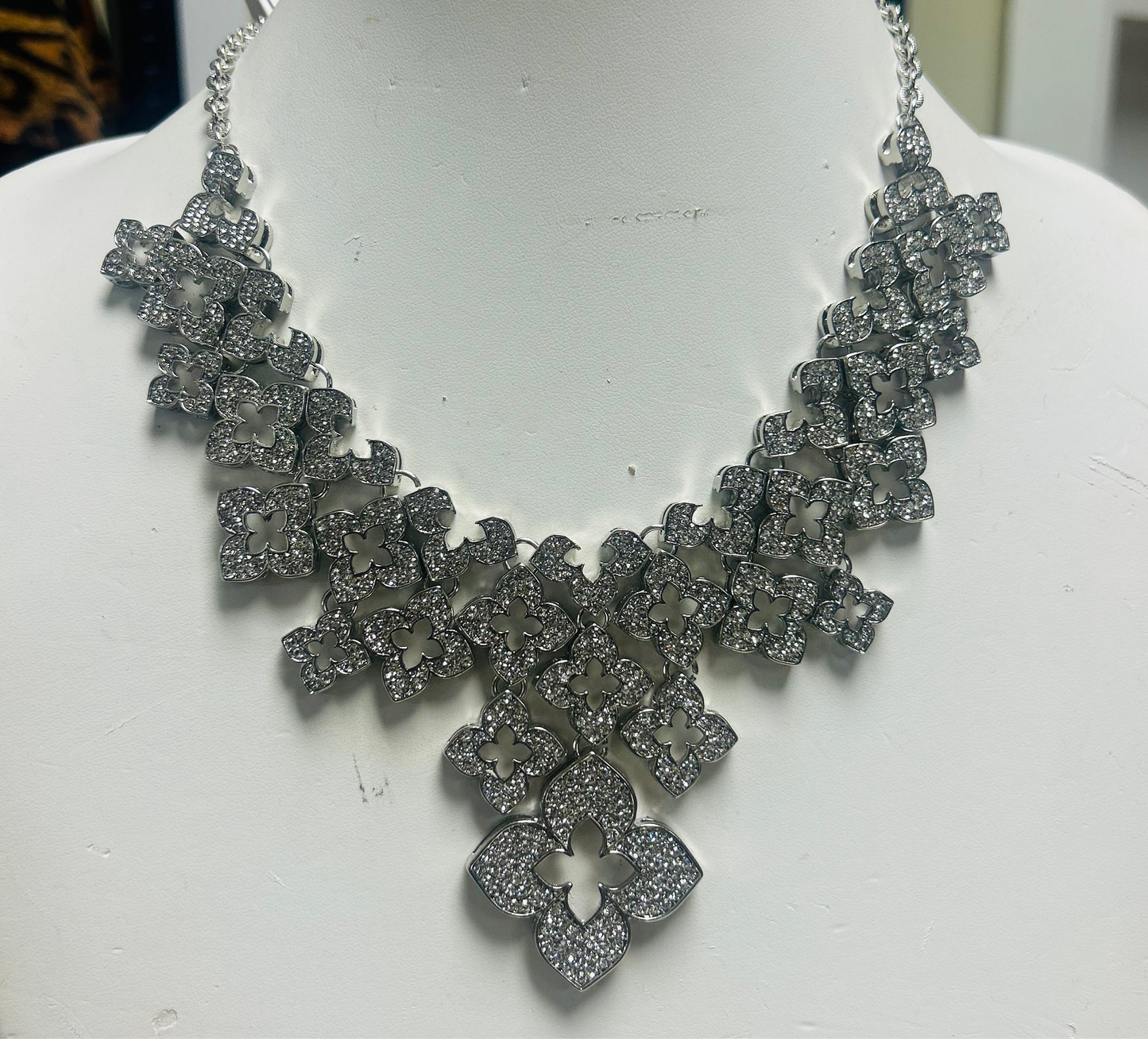 CLOVER BIB BLING NECKLACE