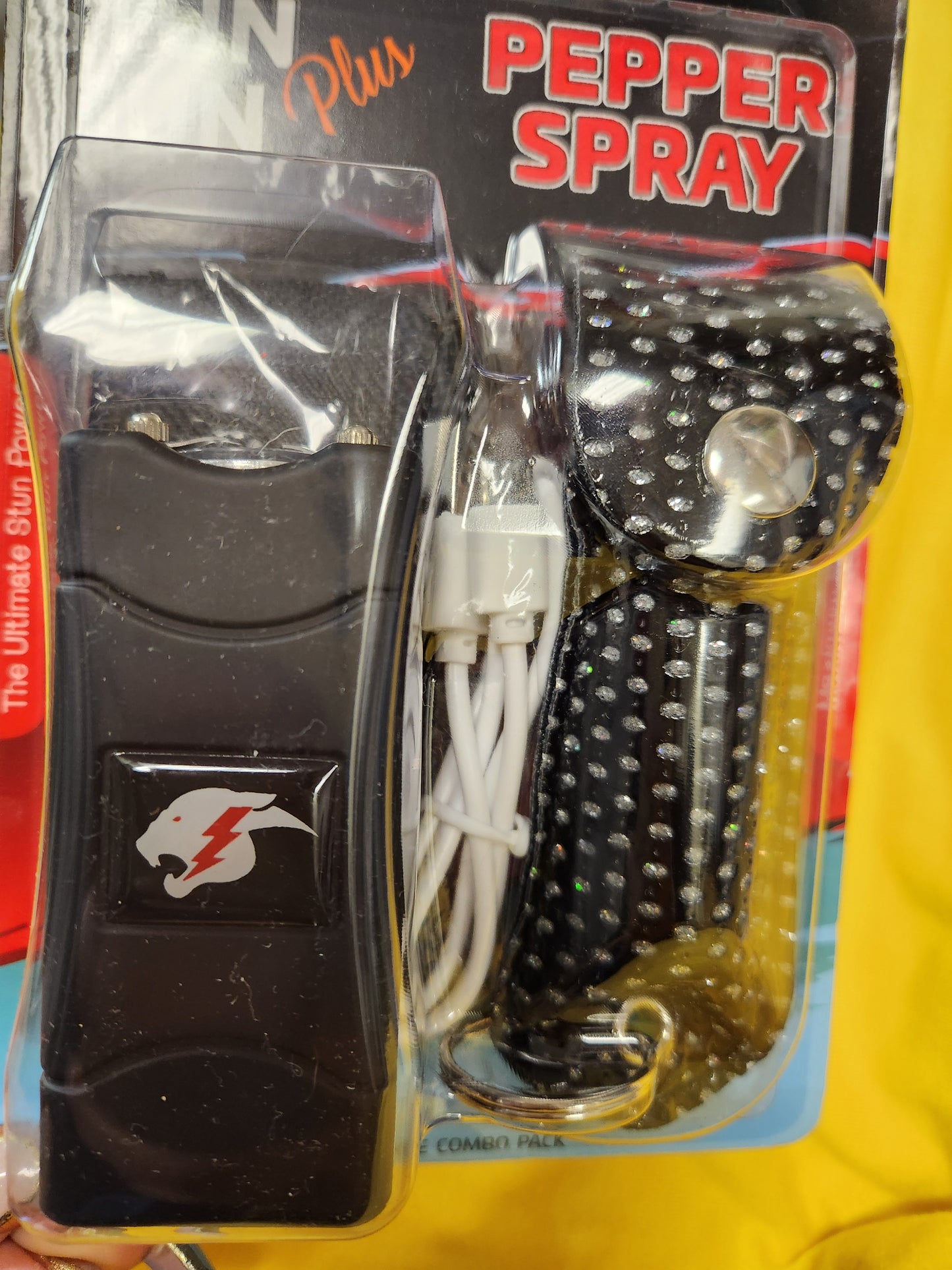 BLACK STUN GUN & PEPPER SPRAY BUNDLE 2PC