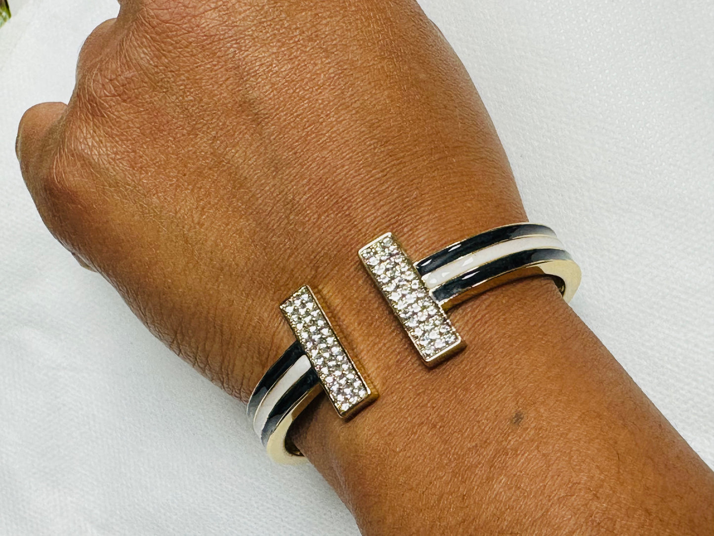 BLACK & WHITE T CUFF 0024