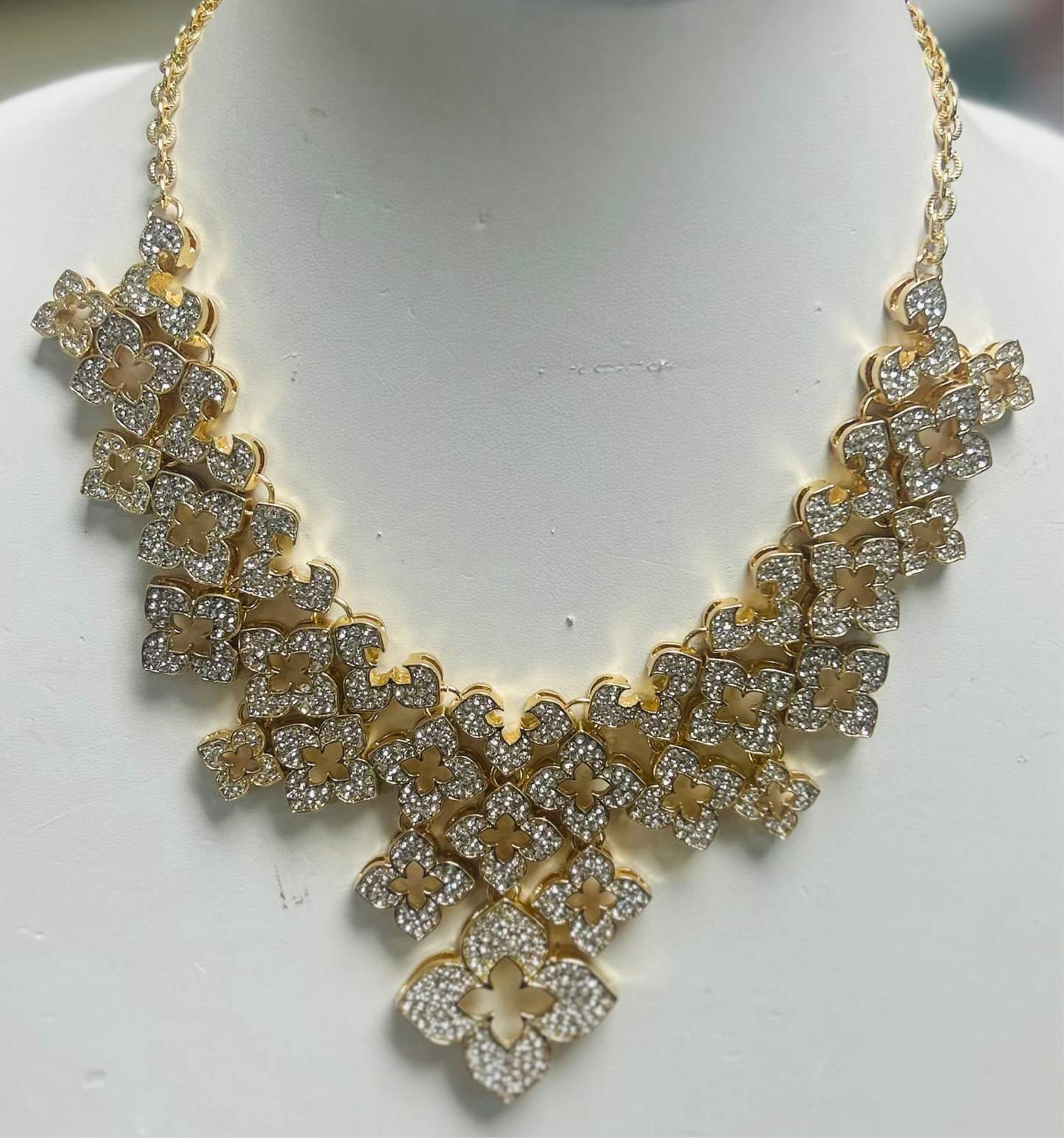 CLOVER BIB BLING NECKLACE