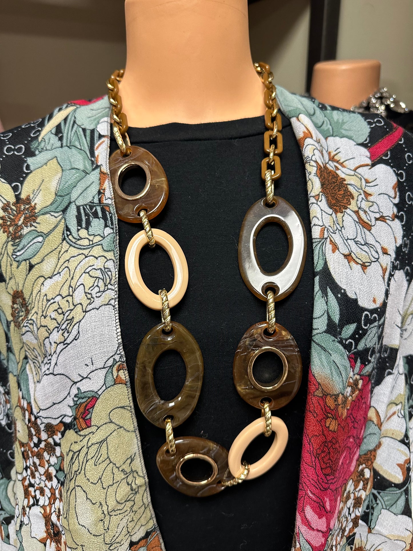 Round Link Necklace & Black Scarf Bundle