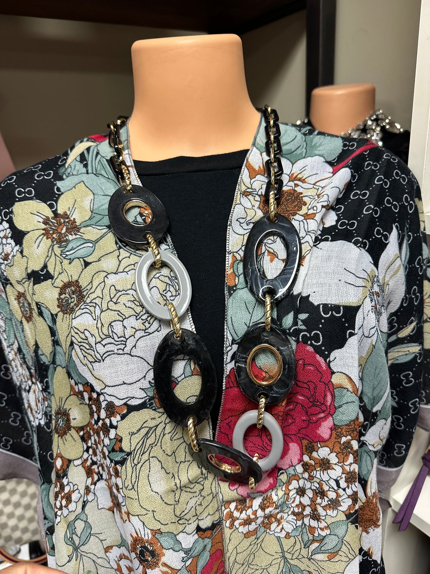 Round Link Necklace & Black Scarf Bundle