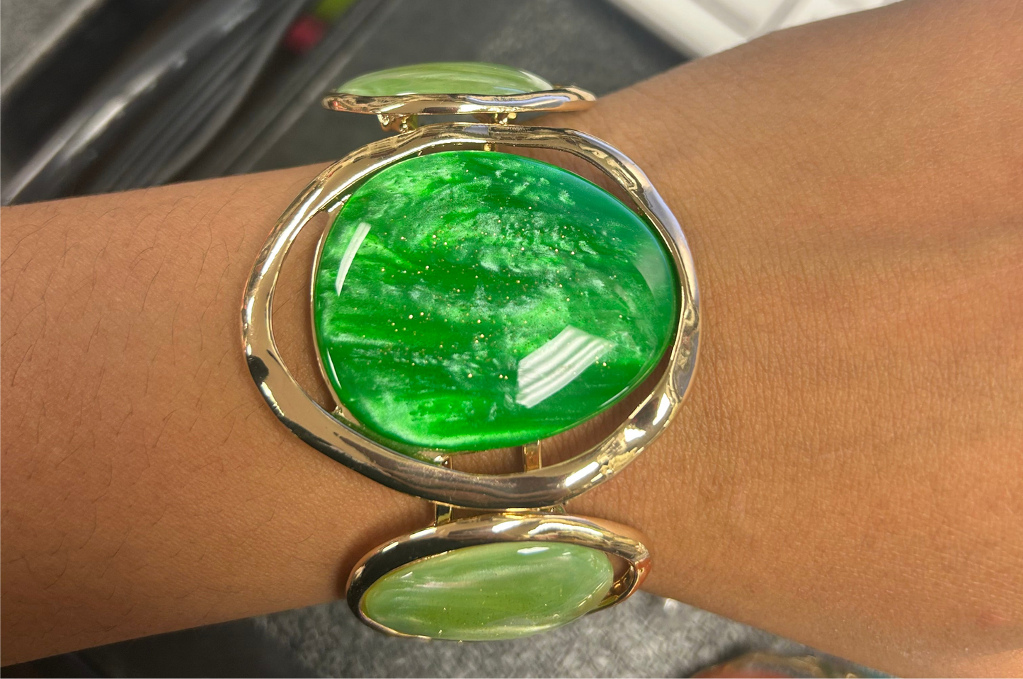 THREE COLORED STONE CUFF 4650 1066CLR