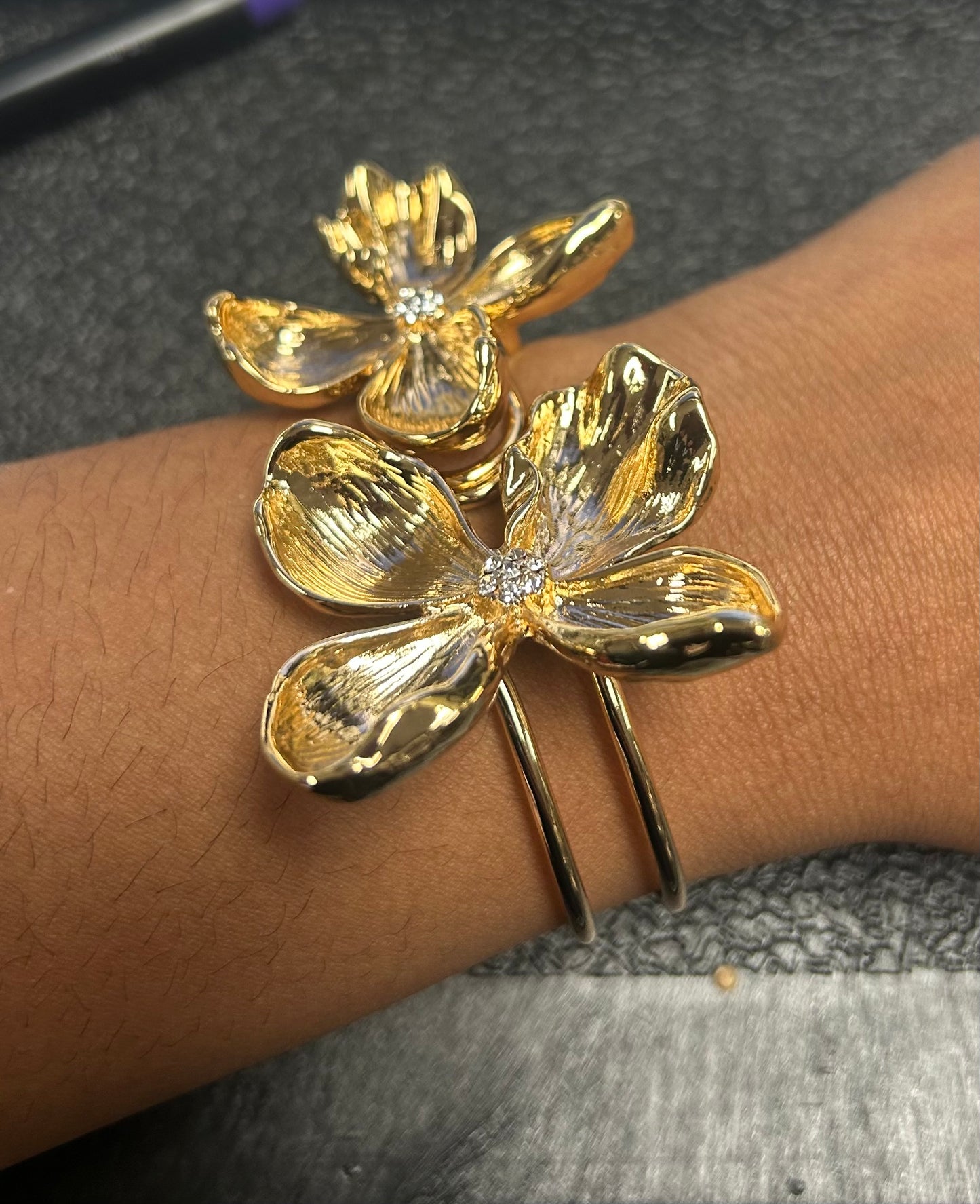 FLOWER OPEN CUFF 4656 0152- 1064CLR