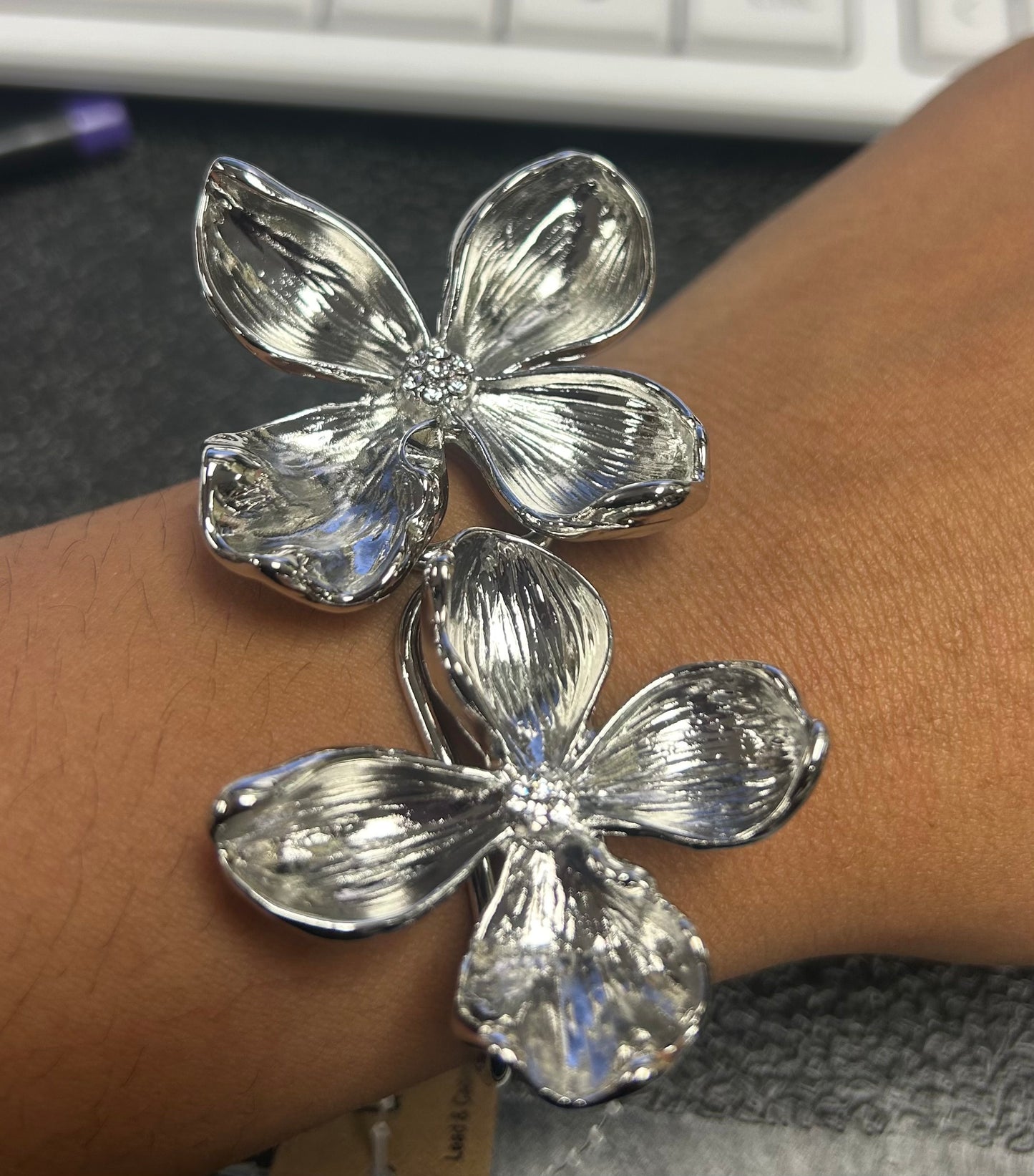 FLOWER OPEN CUFF 4656 0152- 1064CLR