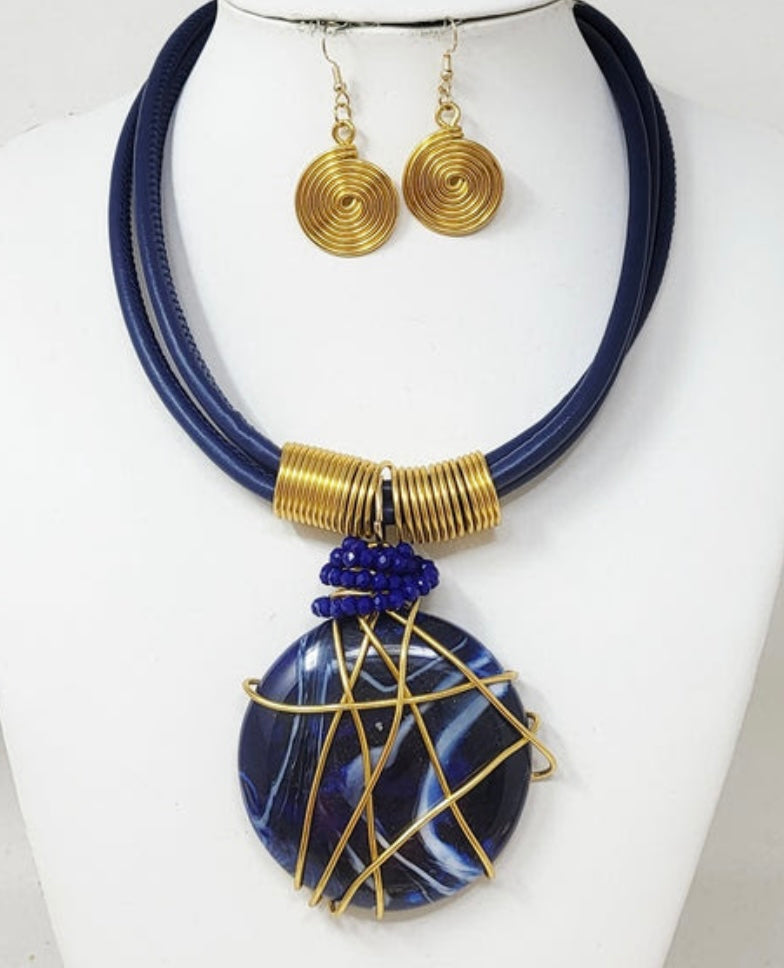 UNIQUE SWIRL PENDANT NECKLACE 4376