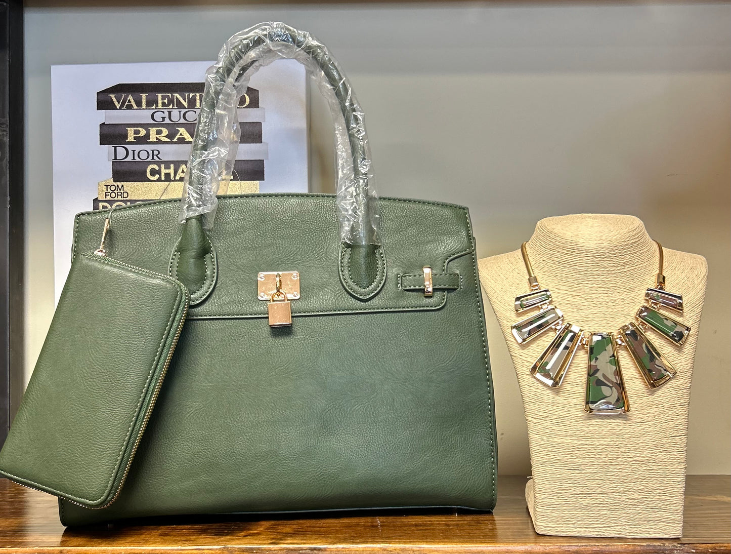 LEATHER LOCK HANDBAG