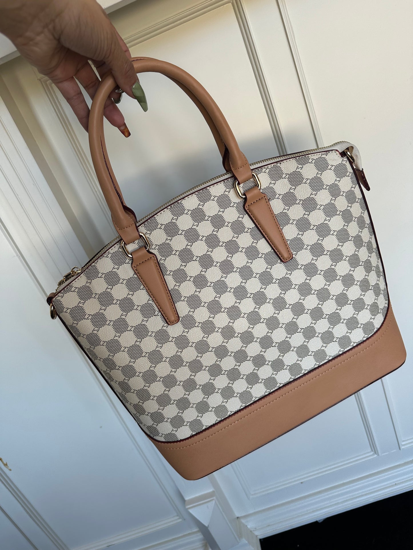 WHITE HANDBAG W/ MATCHING WALLET