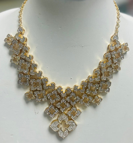 CLOVER BIB BLING NECKLACE