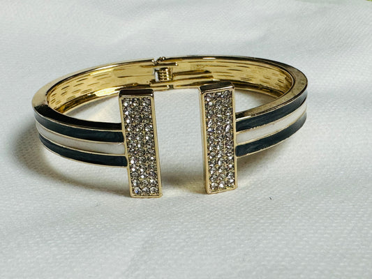 BLACK & WHITE T CUFF 0024