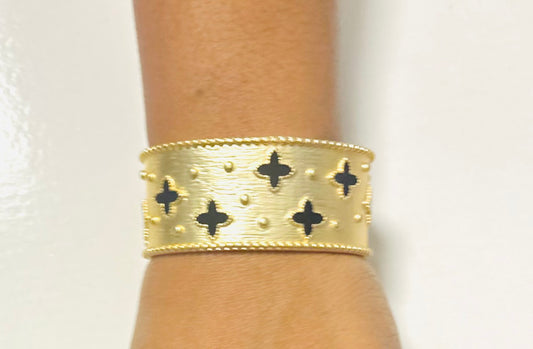 ANTIQUE GOLD CLOVER CUFF 061