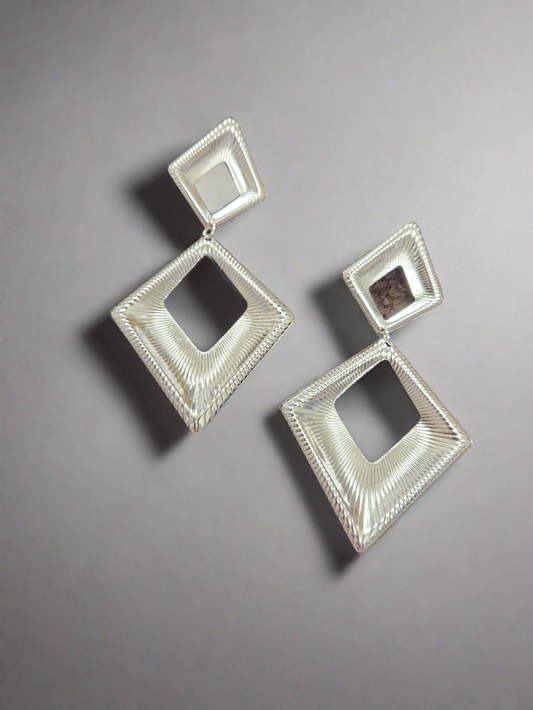 DOUBLE DIAMOND SHAPED EARRING