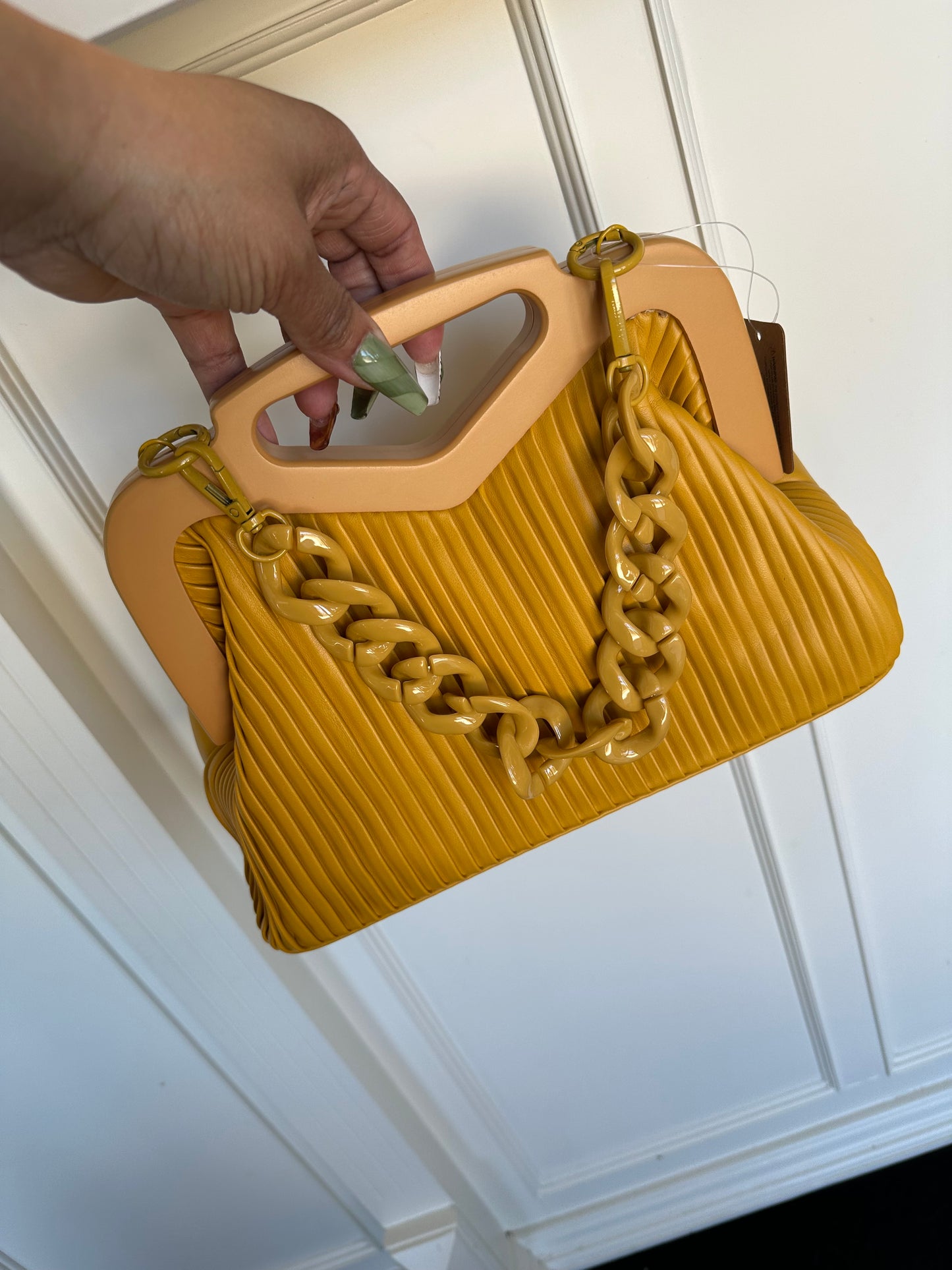 SPRING RUFFLE CLUTCH
