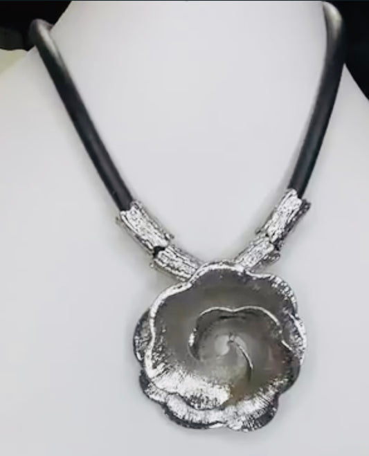 Rose Necklace Set
