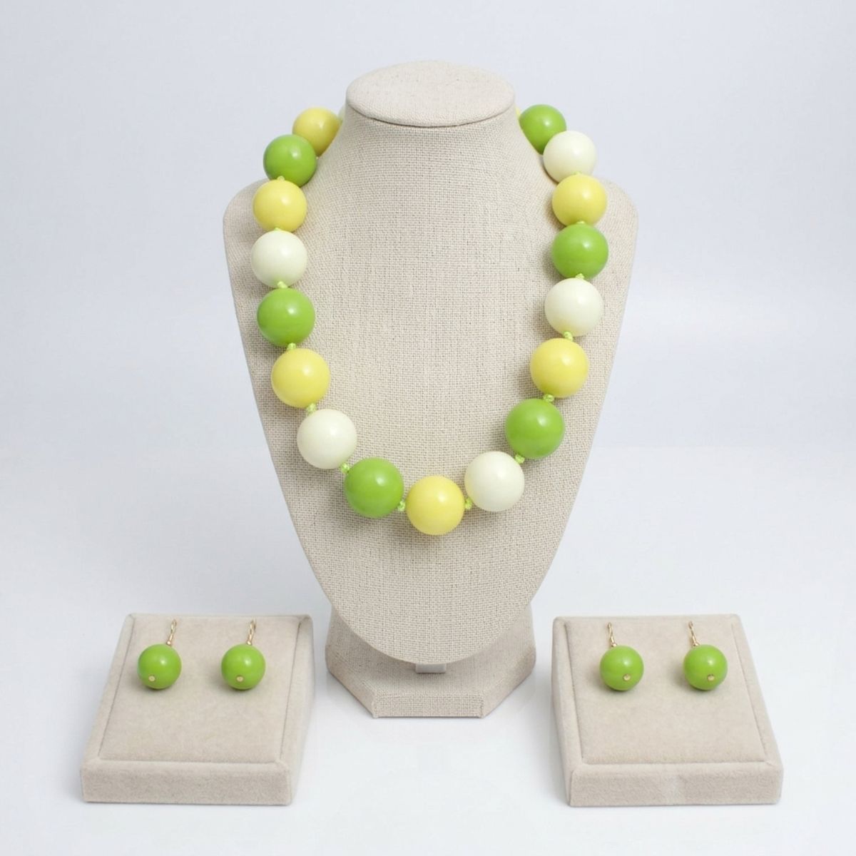 Mod Style Tricolor Green Tone Chunky Bead Necklace
